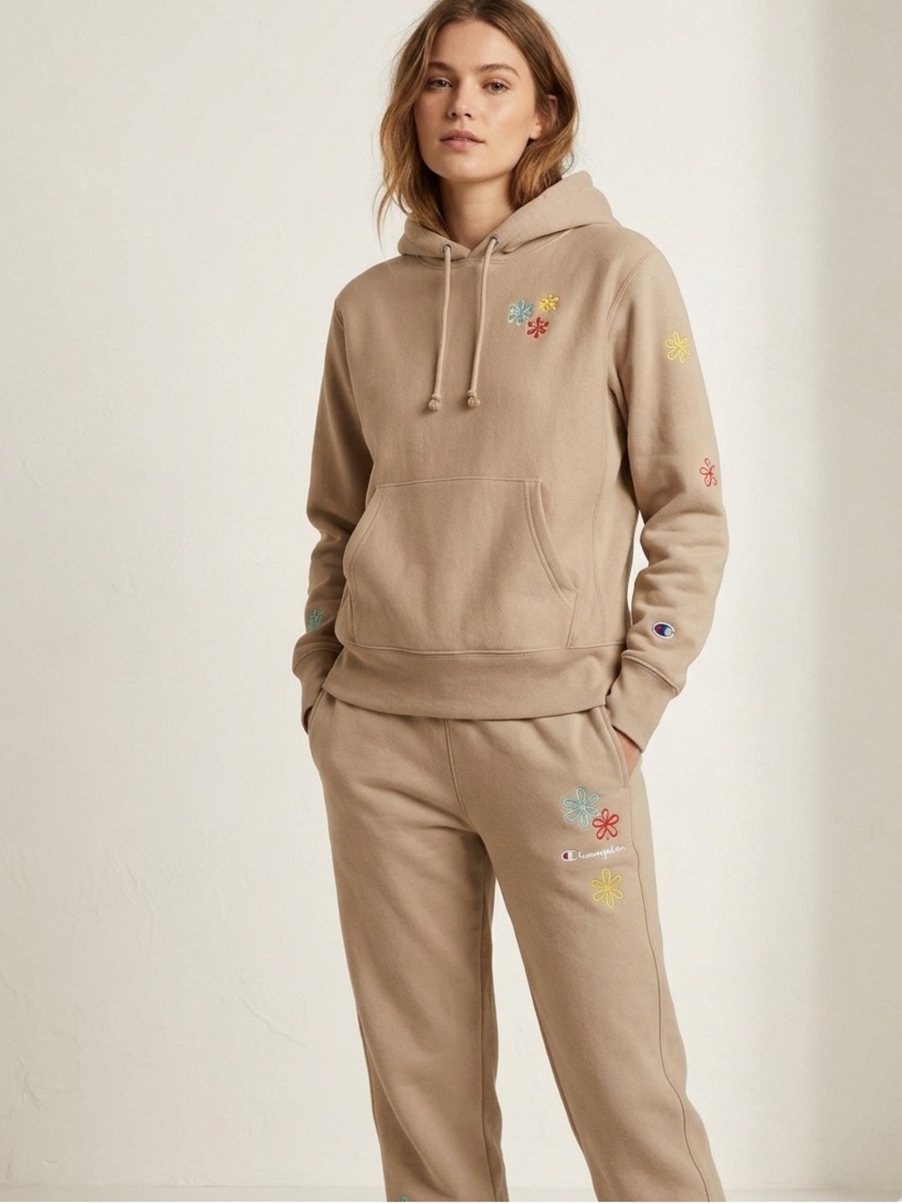 Champion Reverse Weave Beige Daisy Embroidered sweatsuit jogger set Medium